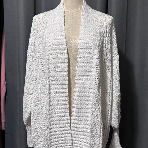 BKE Sweaters - BKE White Knit Cardigan